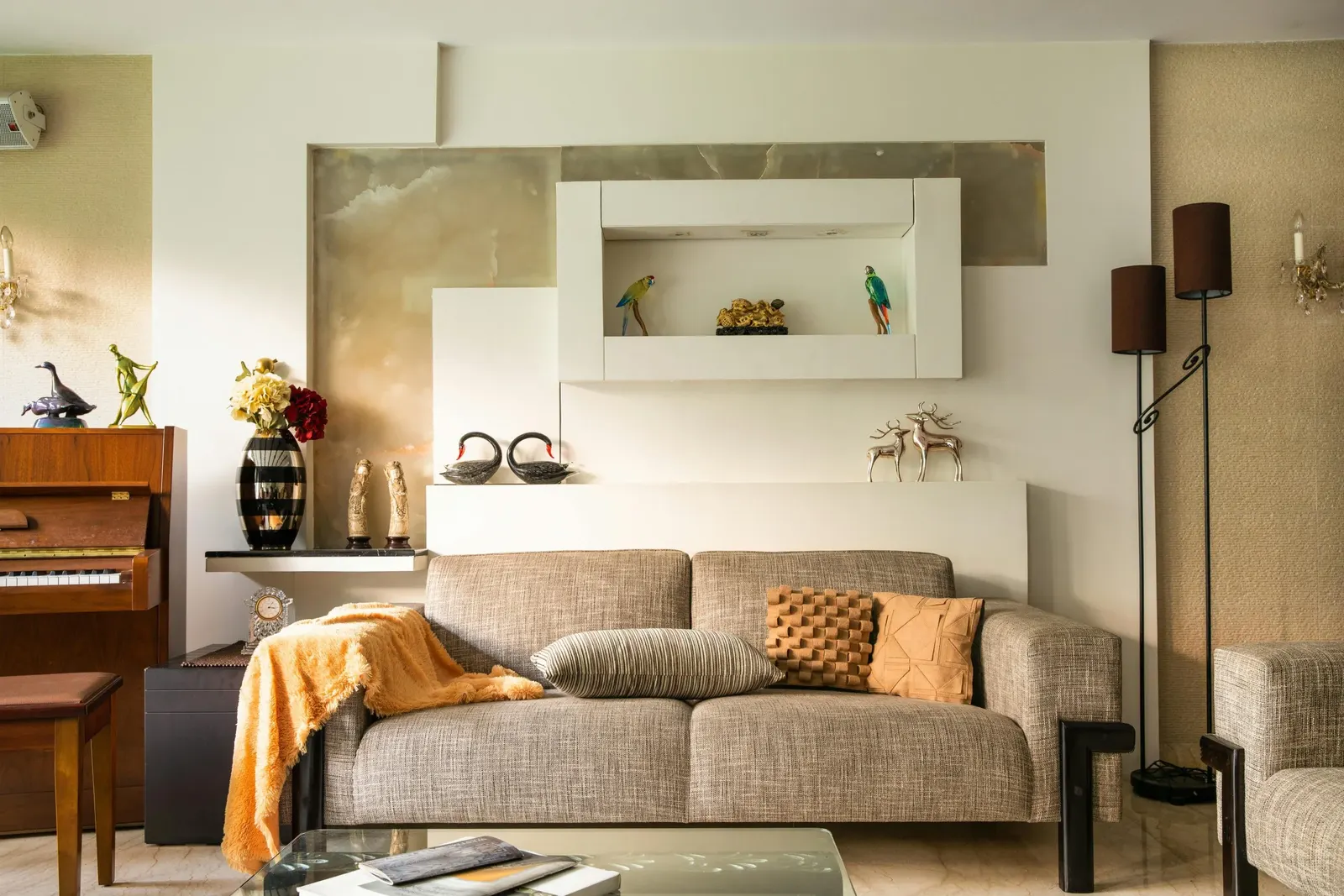 Salon chaleureux d’un appartement en location